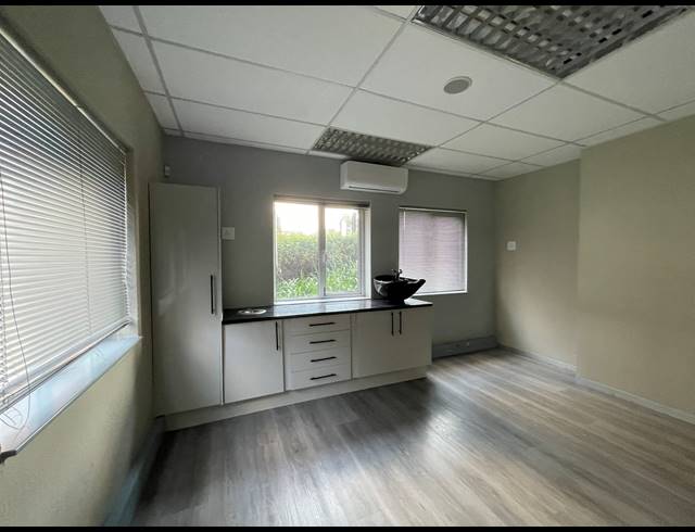 265M² OFFICE TO LET IN BRYANSTON
